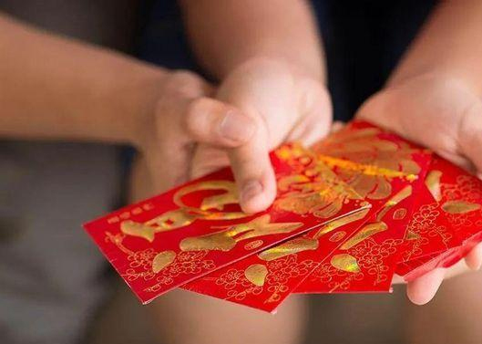 关怀员工父母，为员工父母设置关怀金制度
